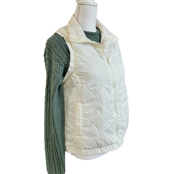 90 Degrees Cream Zip Quilted Vest Jacket Ruffle Shoulders Pockets Size S - Picture 4 of 7